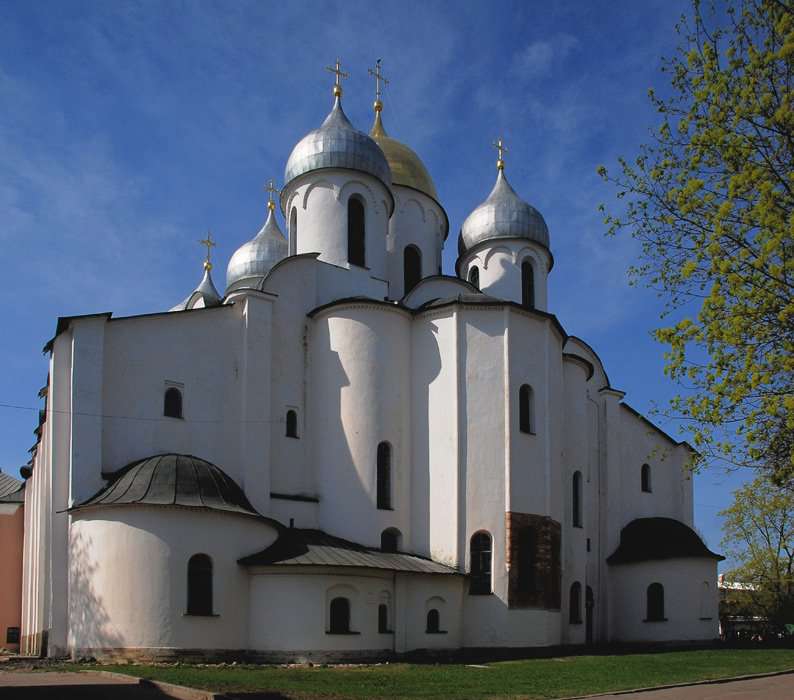 Памятники древнерусского зодчества великого новгорода. Архитектура древней Руси Софийский собор. Софийский собор, Новгород, XI В.. Софийский собор в Новгороде 1045-1050 гг. Софийский собор в Новгороде 13 век.