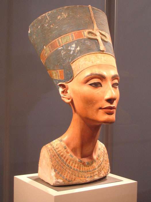 Нефертити - владычица радости.