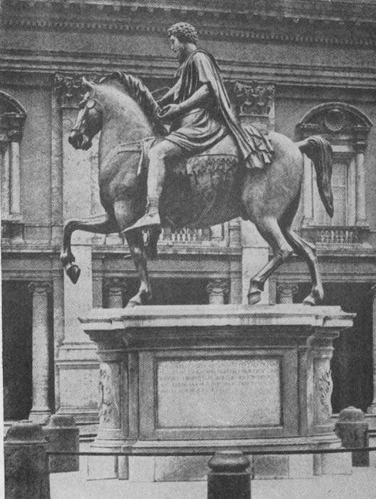 Конная статуя Марку Аврелею в Риме